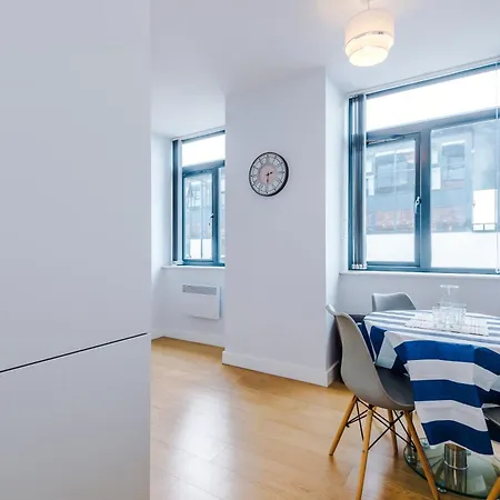 Stylish 1bed In *